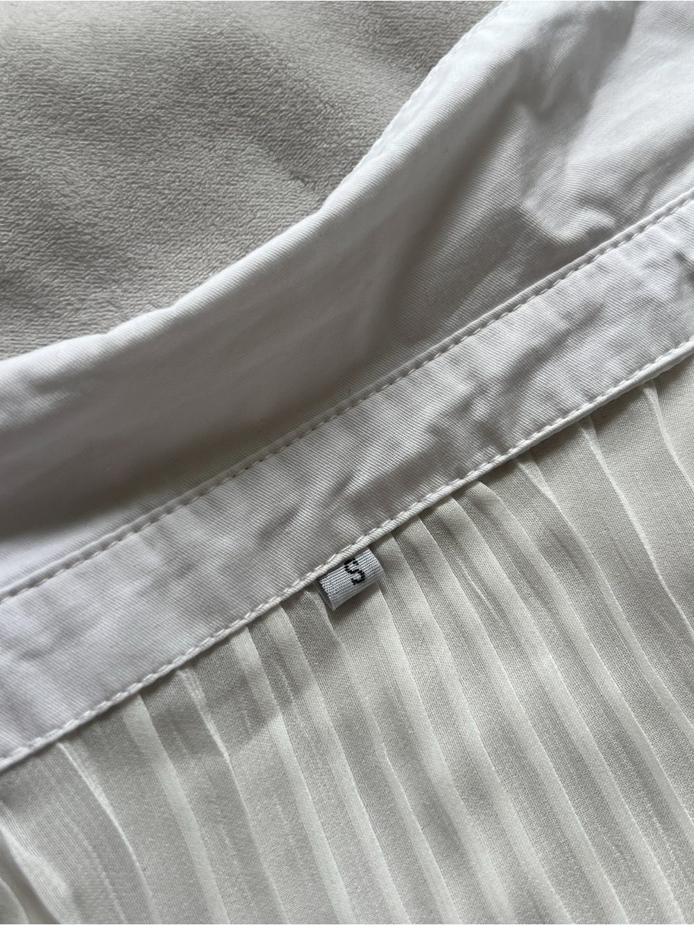 Semi Sheer White Pleated Button-Front Shirt with Snap Details - Small - Picture 5 of 5
